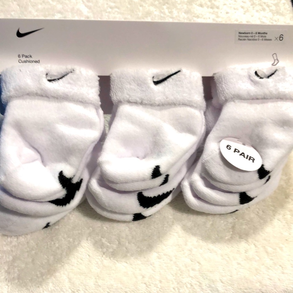 Nike White Baby Socks 6-Pack with Black Swoosh NWT.